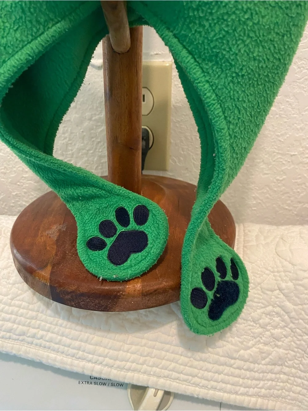 COLUMBIA Toddler “Fleece Paw Print EarFlap Cap” Size 0-5 Green/Blue EUC
